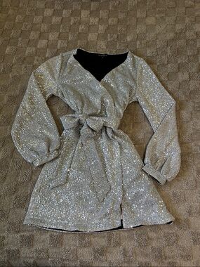 Dynamite Silver Sequin Wrap Mini Dress Women’s Medium Long Sleeve Party